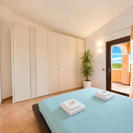 Marina Three-bedroom House With Pool *