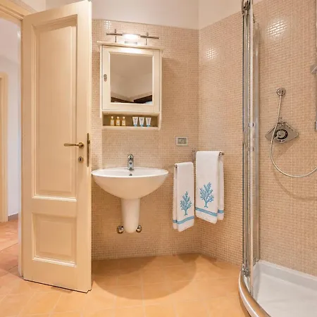Marina Three-bedroom House With Pool Prázdninový dům