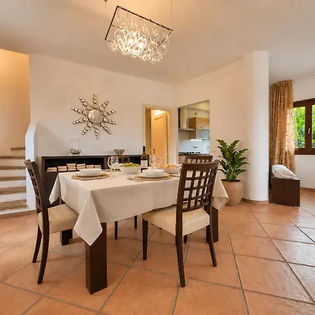 Marina Three-bedroom House With Pool