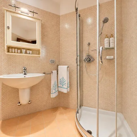 Marina Three-bedroom House With Pool Prázdninový dům