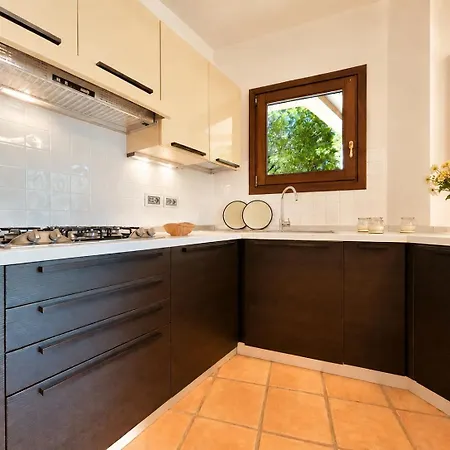 Marina Three-bedroom House With Pool