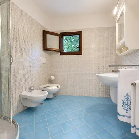 Marina Three-bedroom House With Pool *