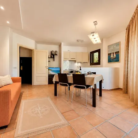 Prázdninový dům Marina Three-bedroom House With Pool