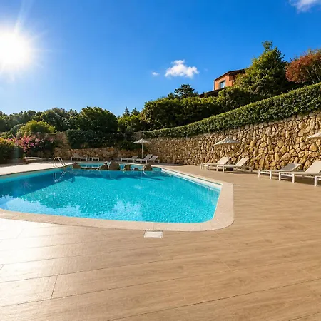 Marina Three-bedroom House With Pool Prázdninový dům *