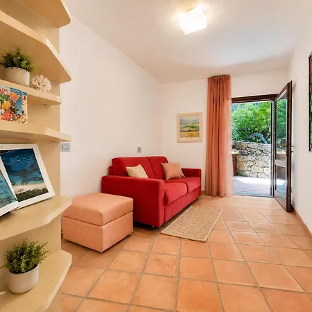 Marina Three-bedroom House With Pool *